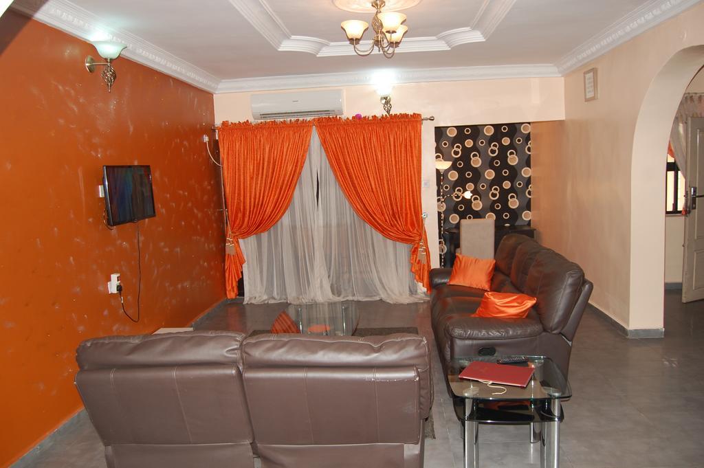 Aaron'S Place Hotel Enugu Exterior photo